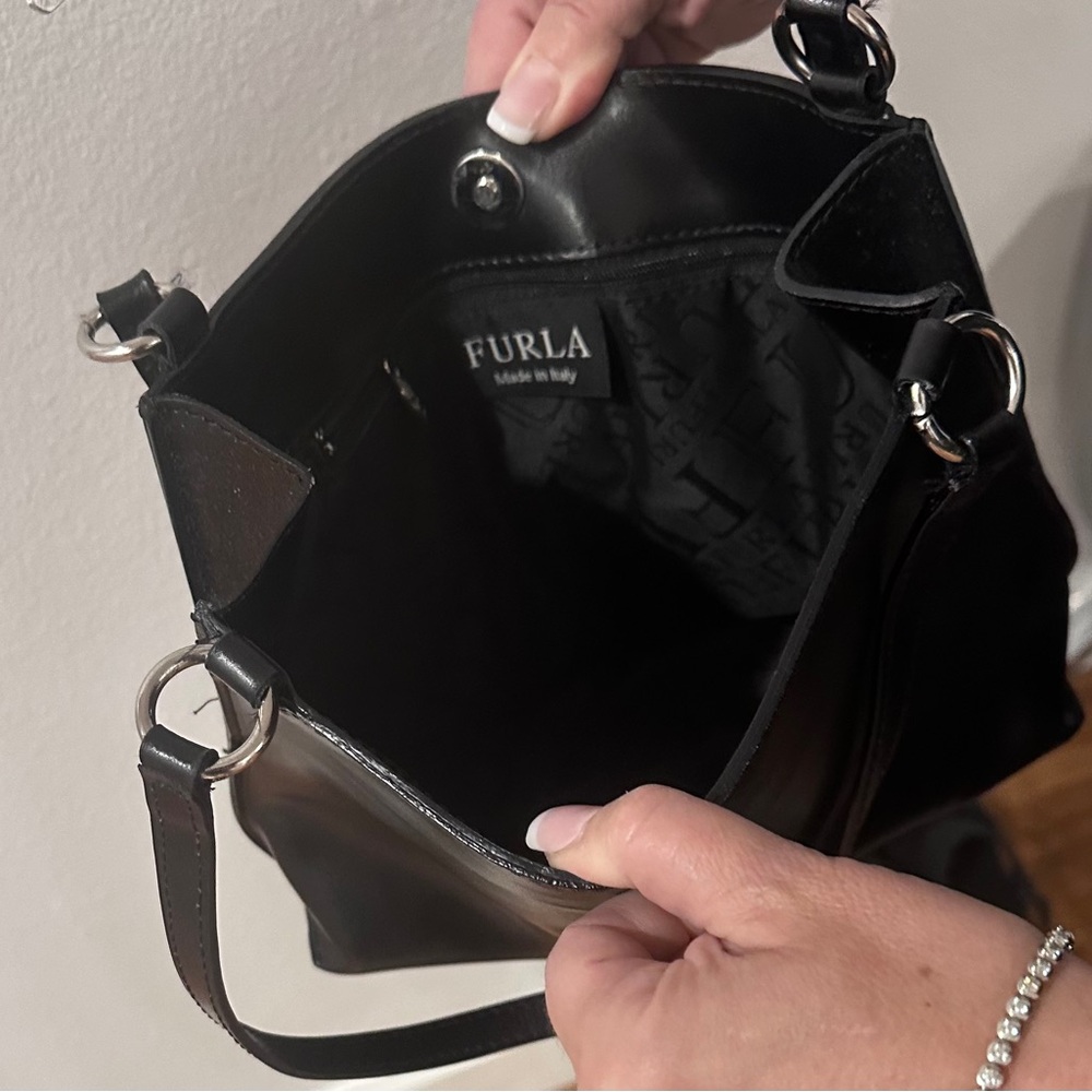 Furla Elegant Black Shoulder Bag - Picture 3 of 12